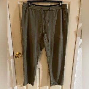 Lululemon L98-022/LT License To Train Pants Men’s XL Olive
